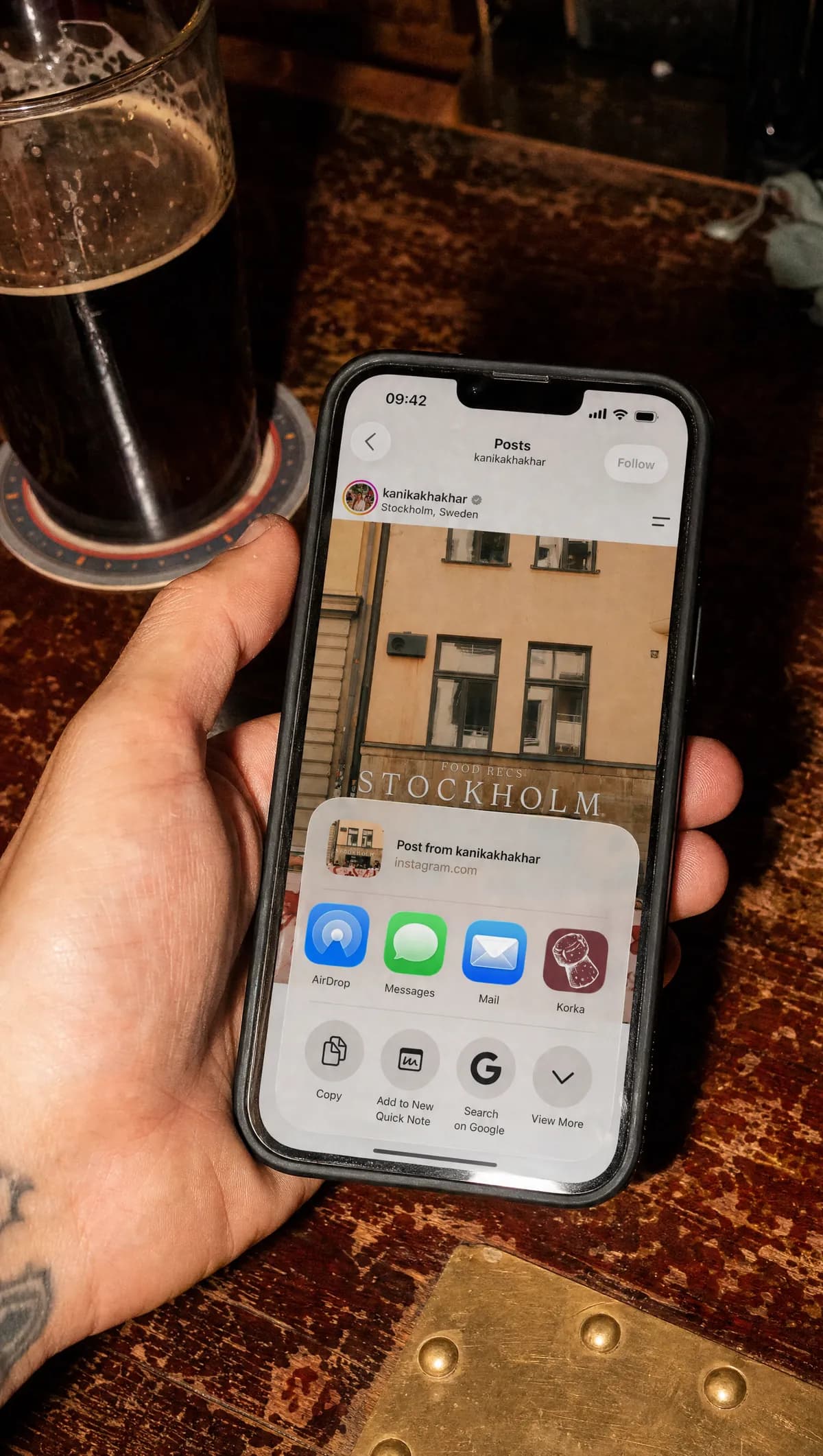 Ett Instagram-inlägg med iOS delningsmeny där Korka syns bland AirDrop, Meddelanden och Mail